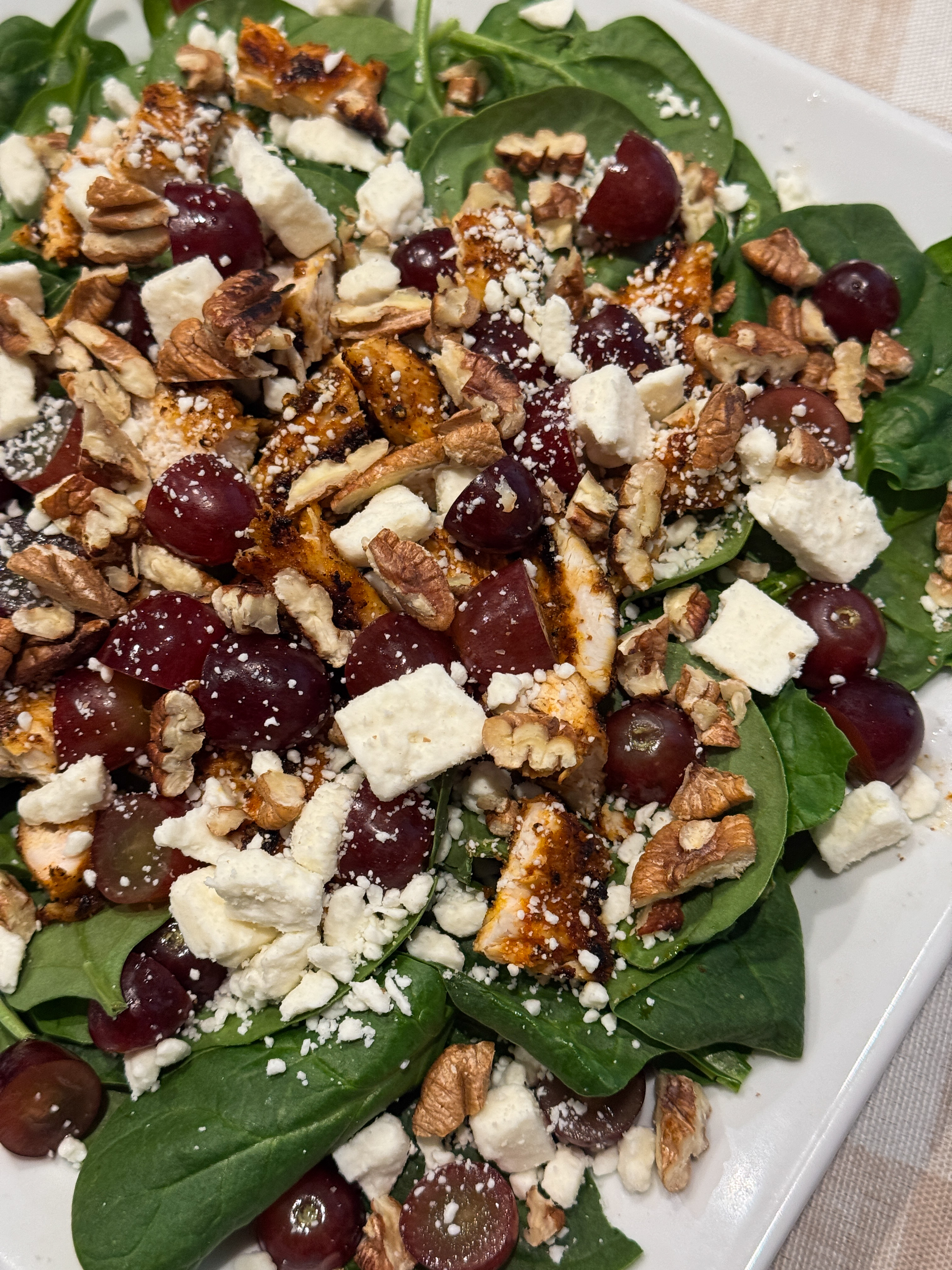 Spinach Salad with Grapes and Grilled Chicken